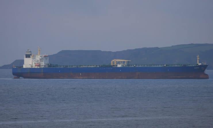 В мире: У берегов Сомали захвачен нефтяной танкер
