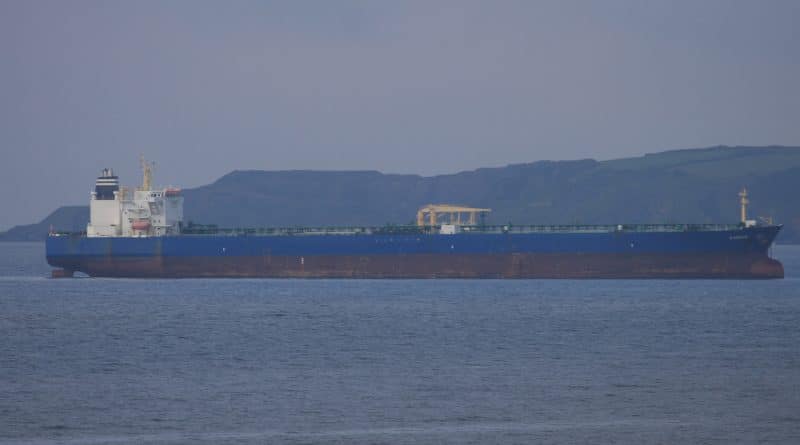 В мире: У берегов Сомали захвачен нефтяной танкер