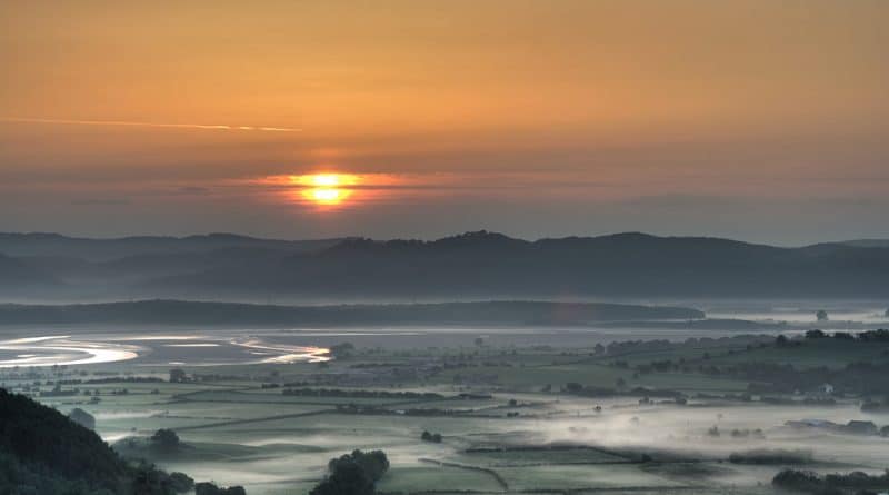 Погода в Британии: тепло, местами дождь 11032017 Погода: Погода в Британии: тепло, местами дождь