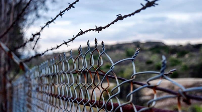 Венгрия будет содержать иммигрантов в приграничных лагерях 07032017 В мире: Венгрия будет содержать иммигрантов в приграничных лагерях