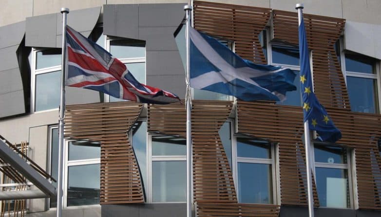 Политика: Парламент Шотландии проголосовал за проведение второго референдума о независимости