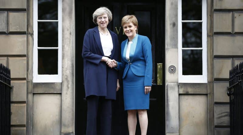 Тереза Мэй обещает Шотландии "расширенные полномочия" после Brexit 30032017 Политика: Тереза Мэй обещает Шотландии "расширенные полномочия" после Brexit