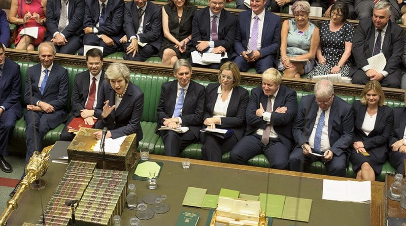 "Вопросы премьер-министру": Женский день и смех Терезы Мэй 08032017 Политика: "Вопросы премьер-министру": Женский день и смех Терезы Мэй