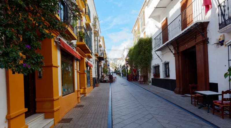 Происшествия: Испанец пытался похитить трехлетнюю девочку из Британии предложив ей сладости