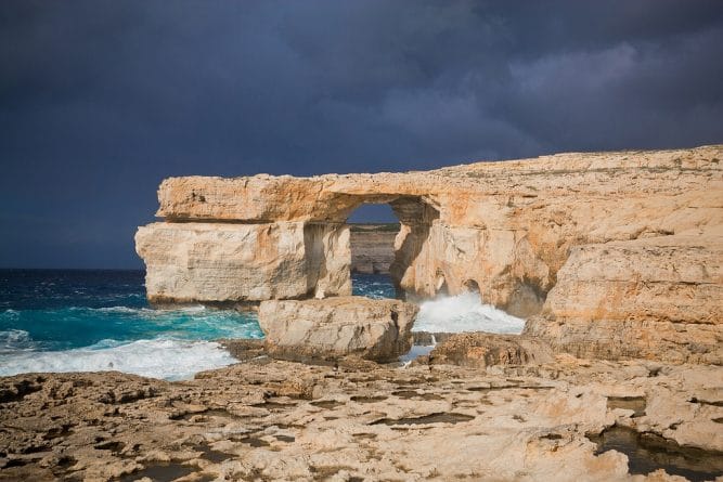 В мире: Знаменитая скала "Лазурное окно" на Мальте разрушилась