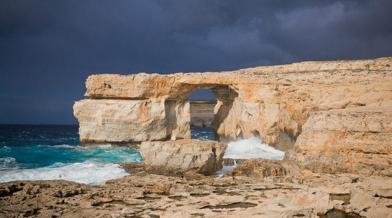 Знаменитая скала "Лазурное окно" на Мальте разрушилась 09032017 В мире: Знаменитая скала "Лазурное окно" на Мальте разрушилась