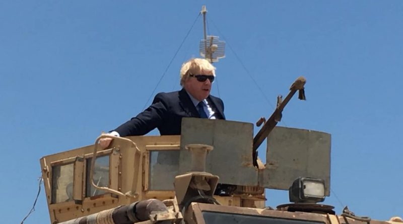 Как выглядеть брутально? Борис Джонсон в Могадишо 16032017 В мире: Как выглядеть брутально? Борис Джонсон в Могадишо