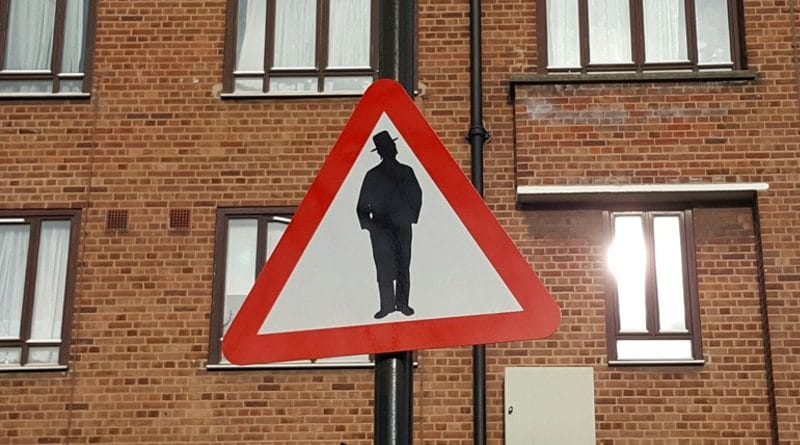 В Stamford Hill появился знак «Берегись евреев» 14032017 Общество: В Stamford Hill появился знак «Берегись евреев»