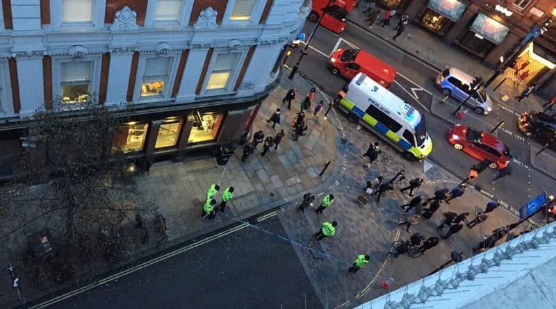 Взрыв в Soho: эвакуация в центре Лондона 03032017 Происшествия: Взрыв в Soho: эвакуация в центре Лондона