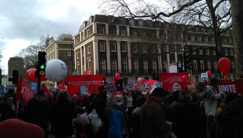 Общество: Лондонцы выступили в защиту Национальной службы здравоохранения