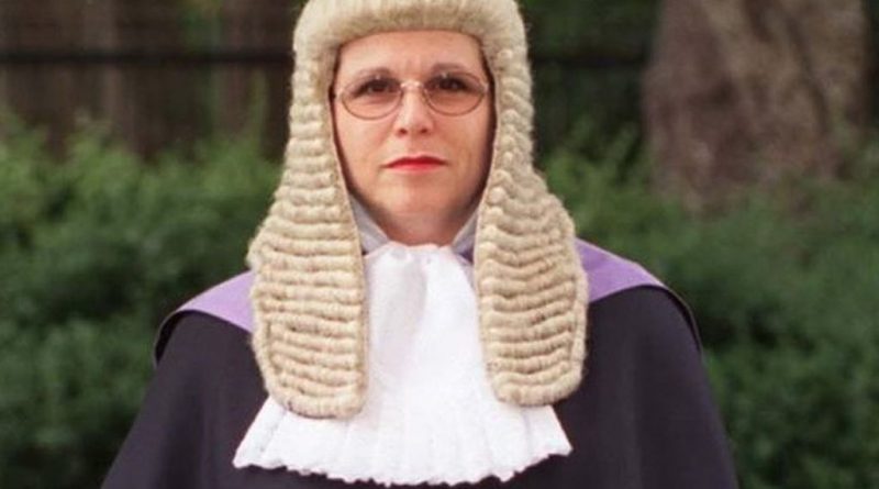 Общество: Судья: женщины, употребляющие алкоголь, рискуют быть изнасилованными