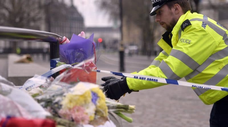 Мусульмане Лондона собрали 18,000 фунтов жертвам теракта 24032017 Общество: Мусульмане Лондона собрали 18,000 фунтов жертвам теракта