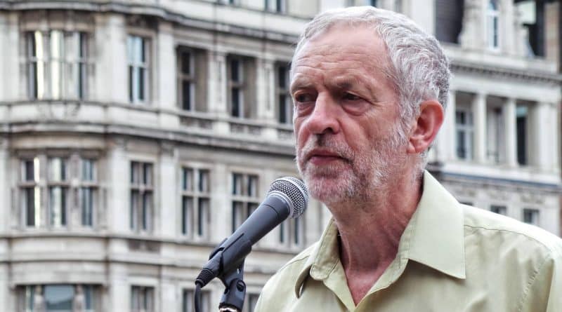 Политика: Корбин обещает повысить минимальную зарплату до £10 в час