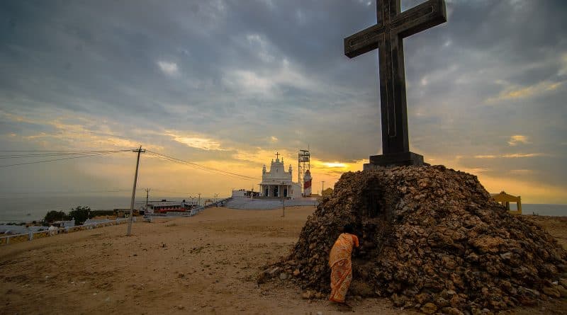 Общество: Четверть христиан Британии не верит в воскрешение Христа