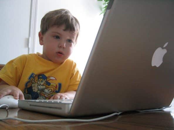 Общество: В Британии наблюдается опасная ситуация с интернет-зависимостью у детей
