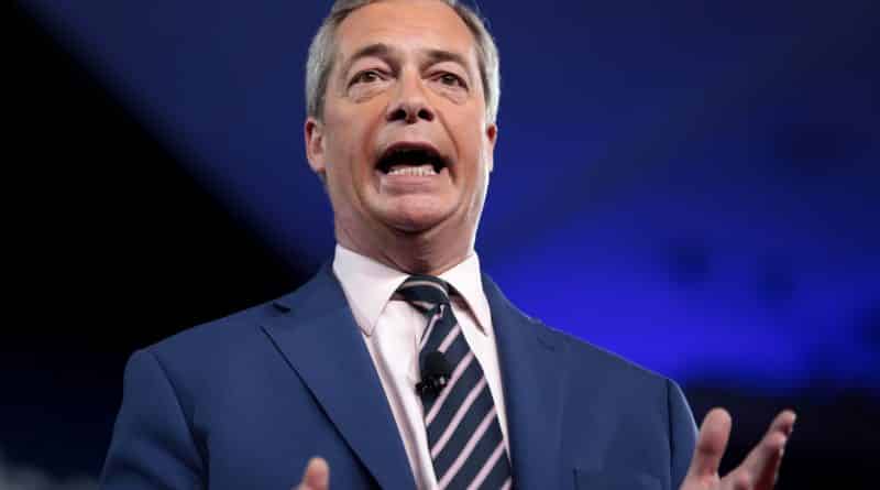 Политика: Дебаты в Европарламенте: Фараж назвал ЕС "Мафией"