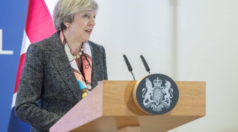 Закон и право: Официально: Мэй позволит гражданам ЕС свободно въезжать в Британию до 2022