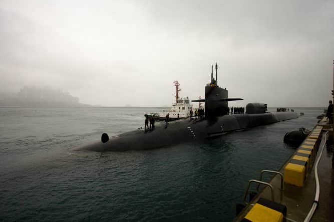 В мире: В южнокорейское море вошла подводная лодка США