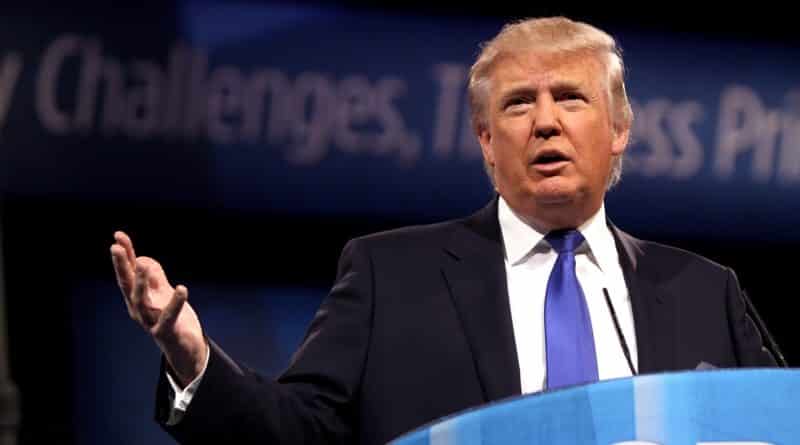 Политика: Трамп хочет проехаться на золотой карете во время государственного визита