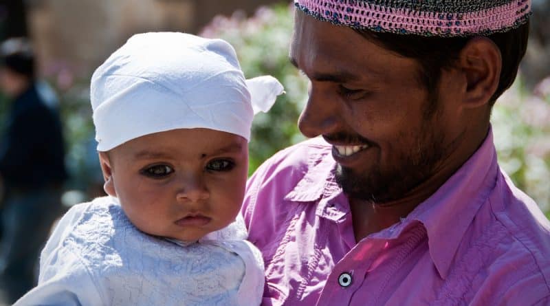 Общество: Количество детей-мусульман превысит число христиан к 2035 году