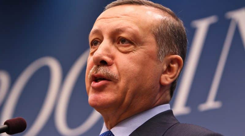 Эрдоган становится "султаном" Турции. Оппозиция не согласна 17042017 В мире: Эрдоган становится "султаном" Турции. Оппозиция не согласна