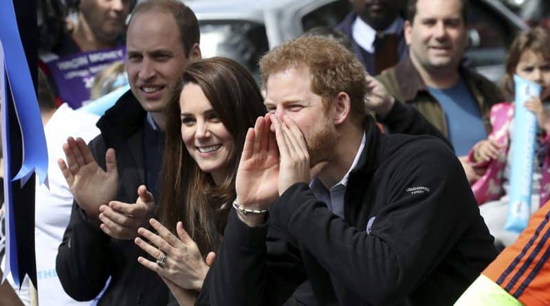 Общество: Кейт, Уильям и Гарри дали старт в знаменитой гонке