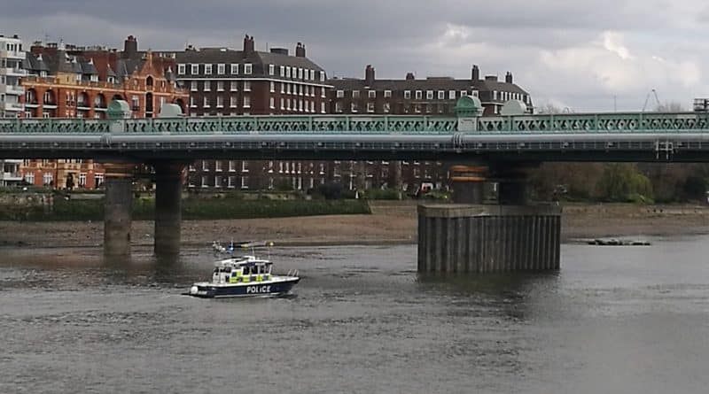 Происшествия: Возле Putney Bridge была обнаружена бомба времен Второй мировой войны