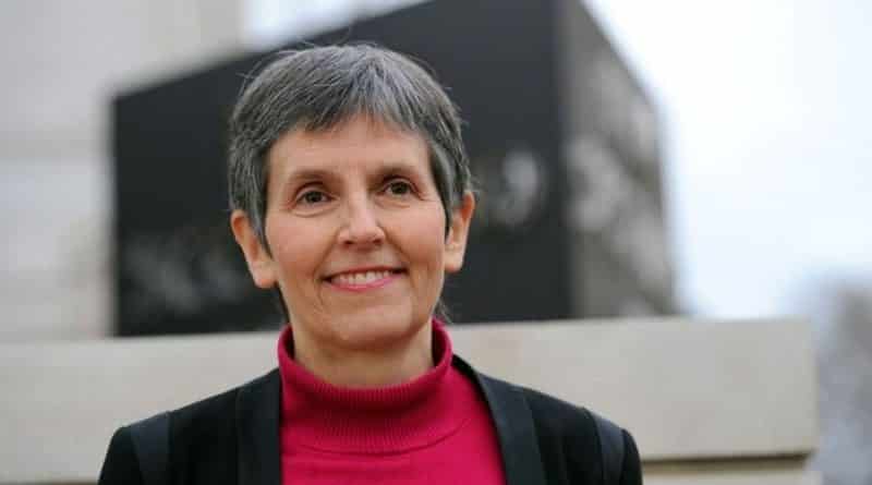 Общество: Новый комиссар полиции, будет получать на 40 000 фунтов меньше, чем её предшественник