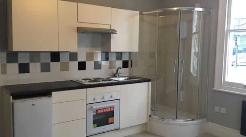 Юмор: Теперь вы сможете снять квартиру-студию … с душем на кухне