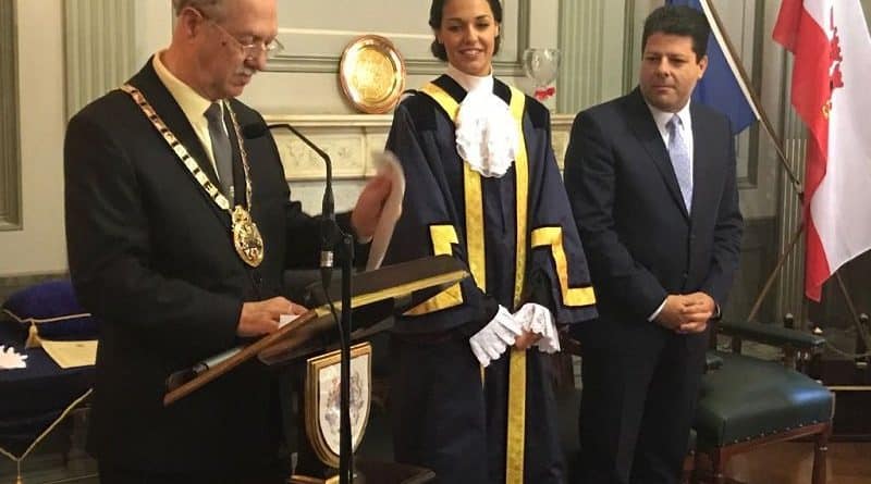 Знаменитости: Бывшая Мисс Мира стала мэром Гибралтара