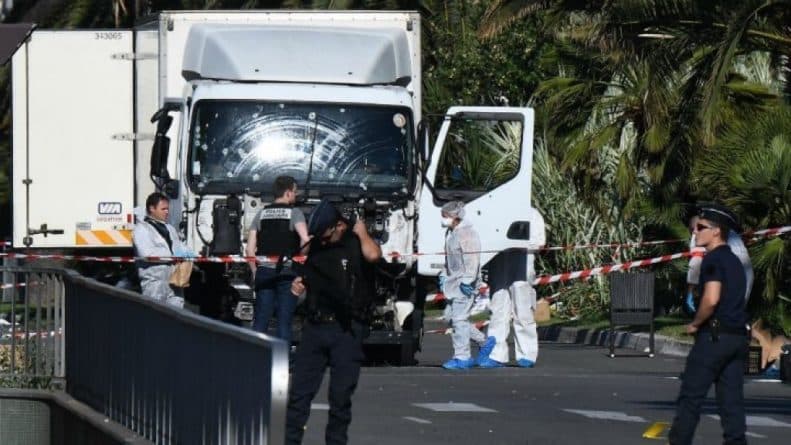 Общество: Полицию тренируют нейтрализовывать террористов на грузовиках