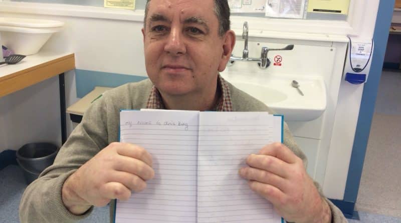 Здоровье и красота: Первый британец, которому трансплантировали обе руки уже может держать чашку и даже писать