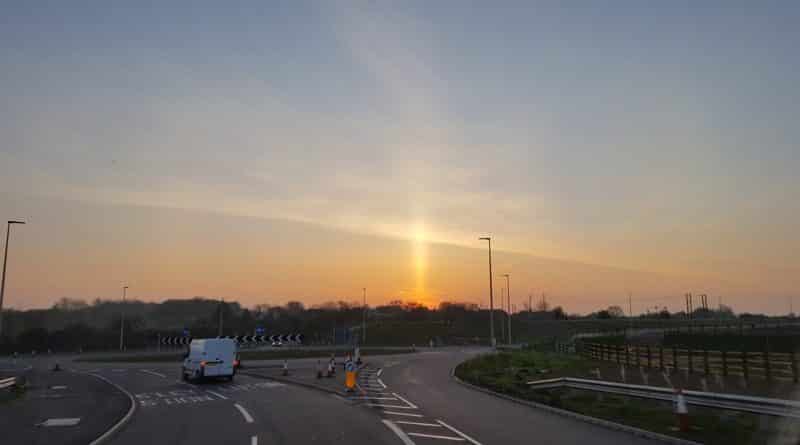 Погода: Сегодня в утреннем небе Соединенного Королевства можно было увидеть редкое погодное явление
