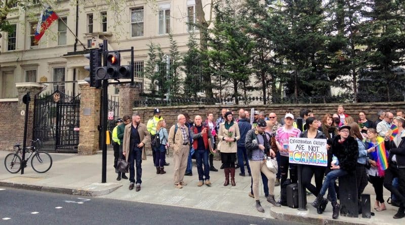 Терезу Мэй призвали принять меры против концлагерей для геев в Чечне 12042017 Общество: Терезу Мэй призвали принять меры против концлагерей для геев в Чечне