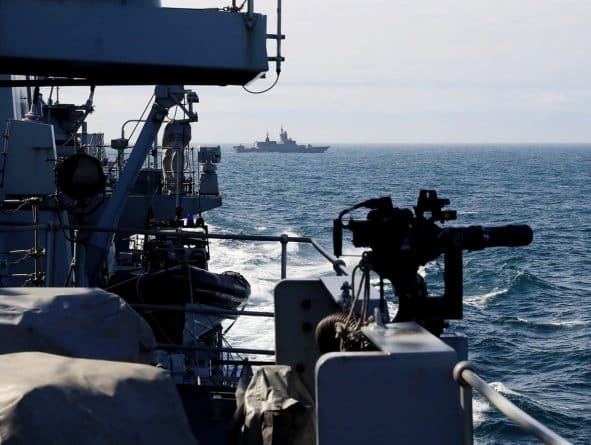 Происшествия: Британский фрегат сопроводил российские крейсеры в Ла-Манше
