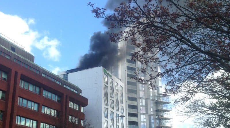 Происшествия: (Видео) В Лондоне загорелся недавно достроенный отель