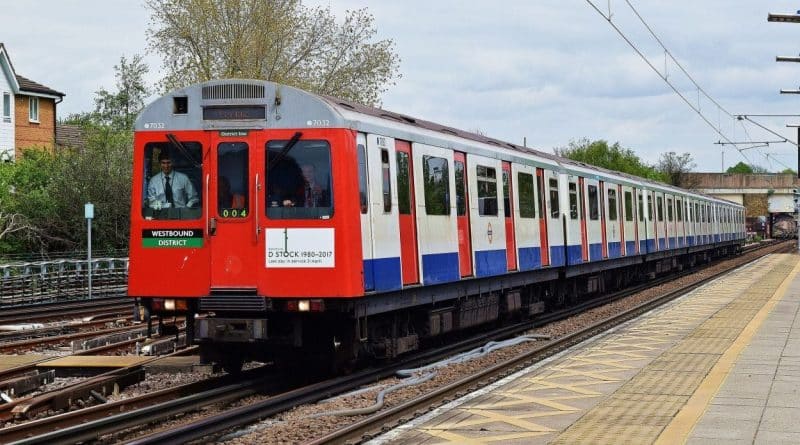 Досуг: Прощальный тур поезда линии District, так как его снимают с линии