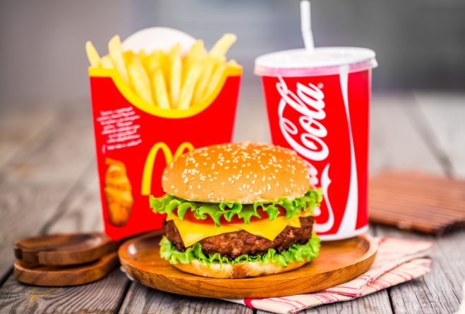 Бизнес и финансы: McDonald's планирует ввести услугу по доставке еды в июне