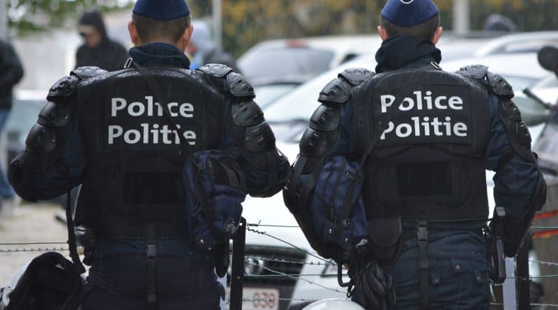 В мире: Франция мобилизовала 50 тысяч полицейских в преддверии выборов