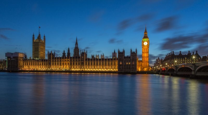 Политика: Парламент распустили в преддверии выборов