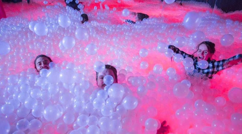 Досуг: Бранч и шарики в Glowy McGlow от Ballie Ballerson