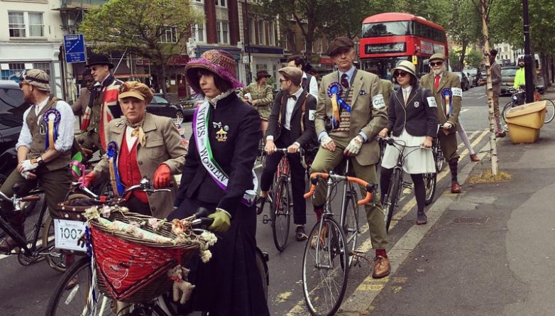 Досуг: The Tweed Run 2017: сотни велосипедистов в твиде проехались по улицам Лондона