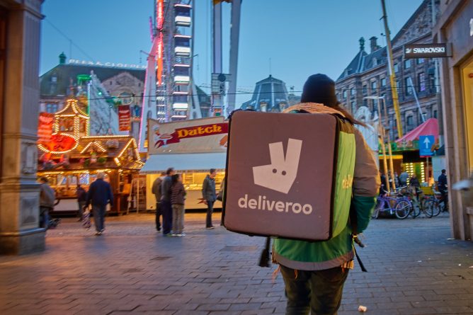 Бизнес и финансы: Deliveroo вынудили изменить условия работы для курьеров