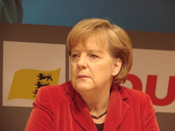 В мире: Меркель выразила соболезнования семьям погибших в Манчестере