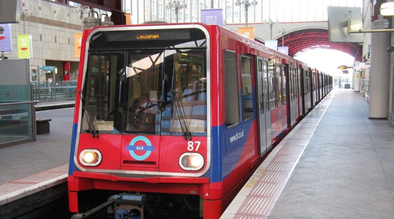 В DLR добавят 43 новых поезда с кондиционерами и USB-портами 17052017 Общество: В DLR добавят 43 новых поезда с кондиционерами и USB-портами