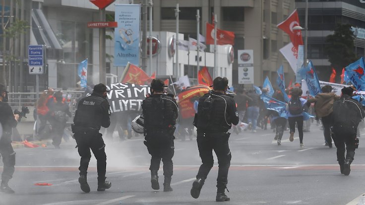 В мире: Протесты в Стамбуле: Полиция применила слезоточивый газ и резиновые пули