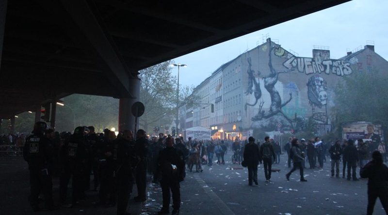 В мире: В Германии арестовали 100 человек после стычек с полицией