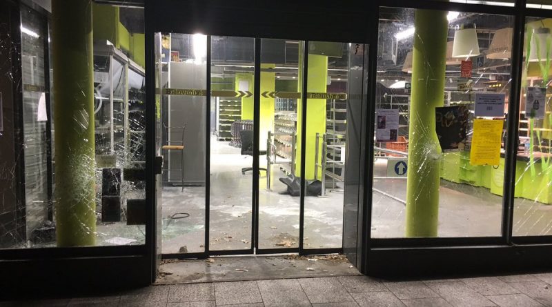 Противники Макрона организовали протест после выборов 09052017 В мире: Противники Макрона организовали протест после выборов