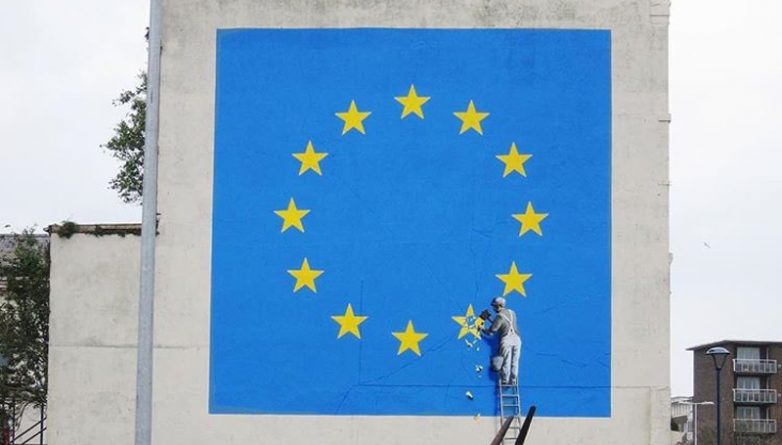 Искусство: Бэнкси нарисовал в Dover флаг ЕС, но без одной звезды