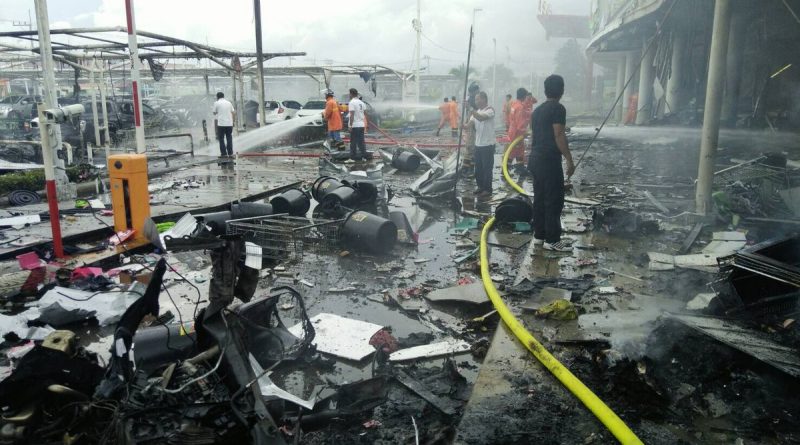 В мире: Две бомбы взорвались в людном супермаркете Таиланда